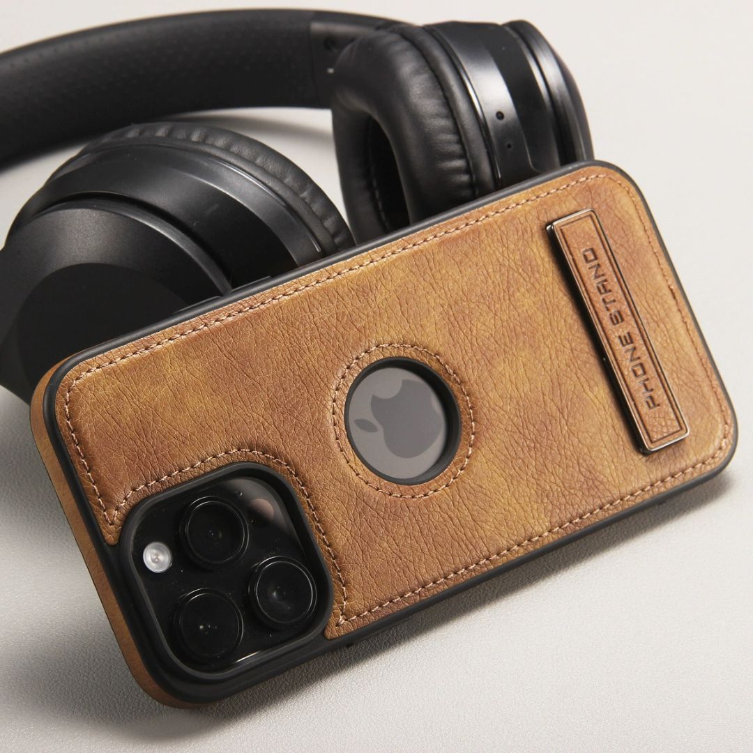 Case iPhone em Couro Destaque Logo