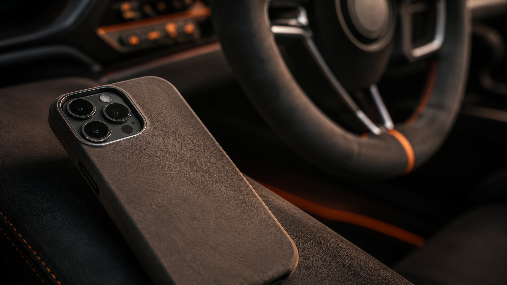 Alcantara: o que o seu Porsche e o seu iPhone têm em comum