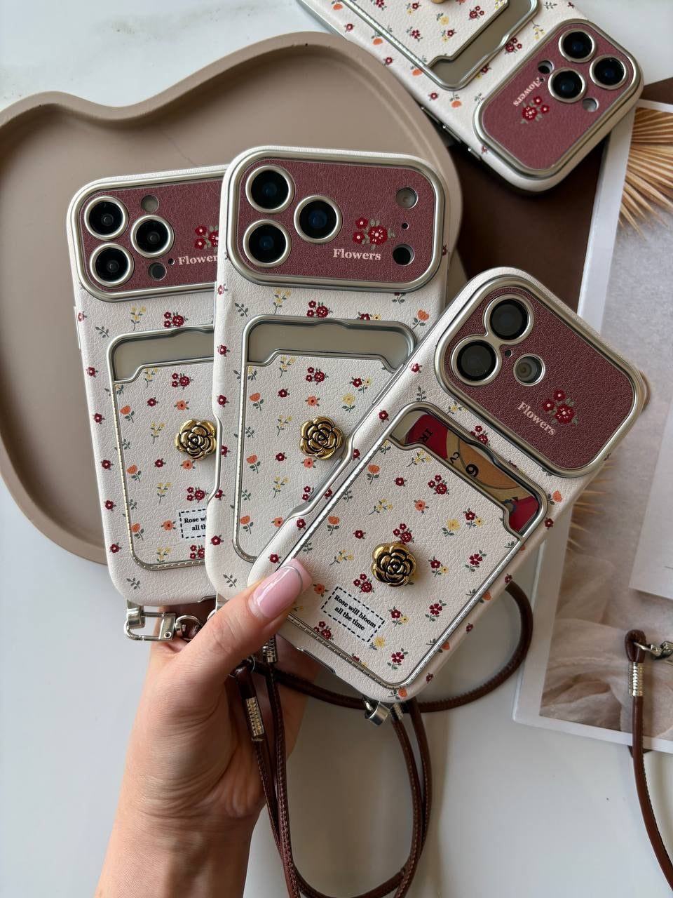 Case iPhone Jardim Liberty com Porta-Cartão e Alça