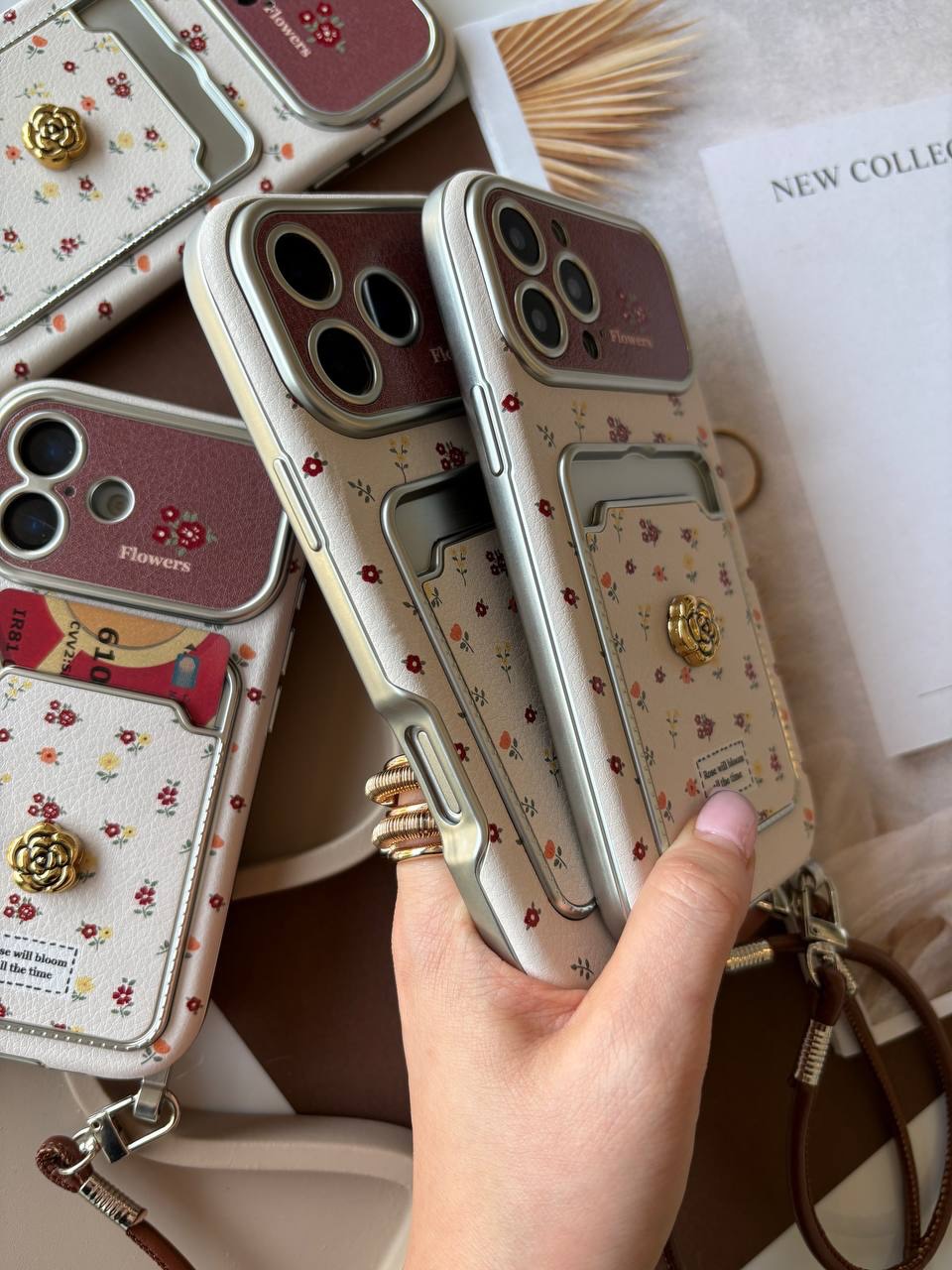 Case iPhone Jardim Liberty com Porta-Cartão e Alça