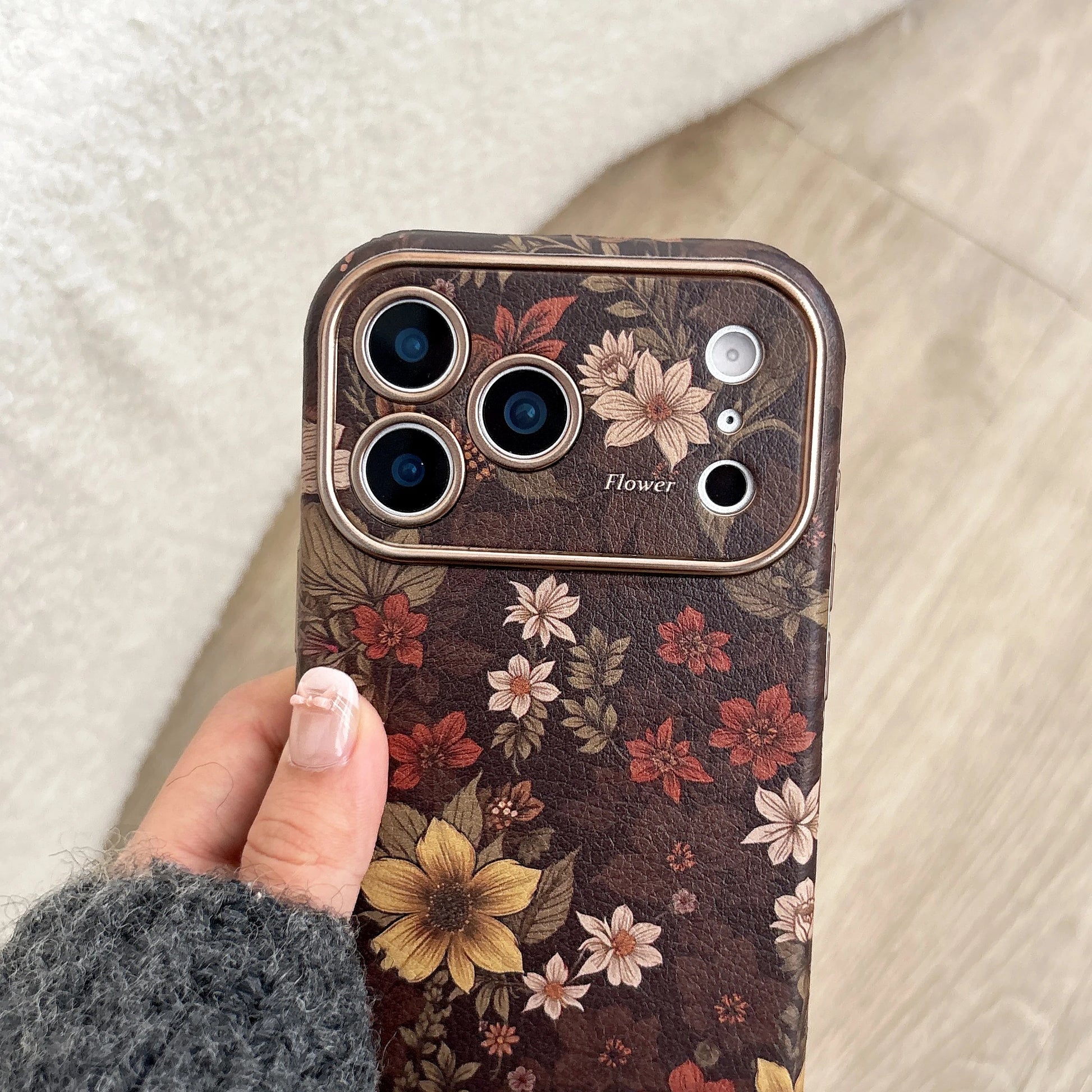 Capa para Celular Retrô Floral em Couro para iPhone