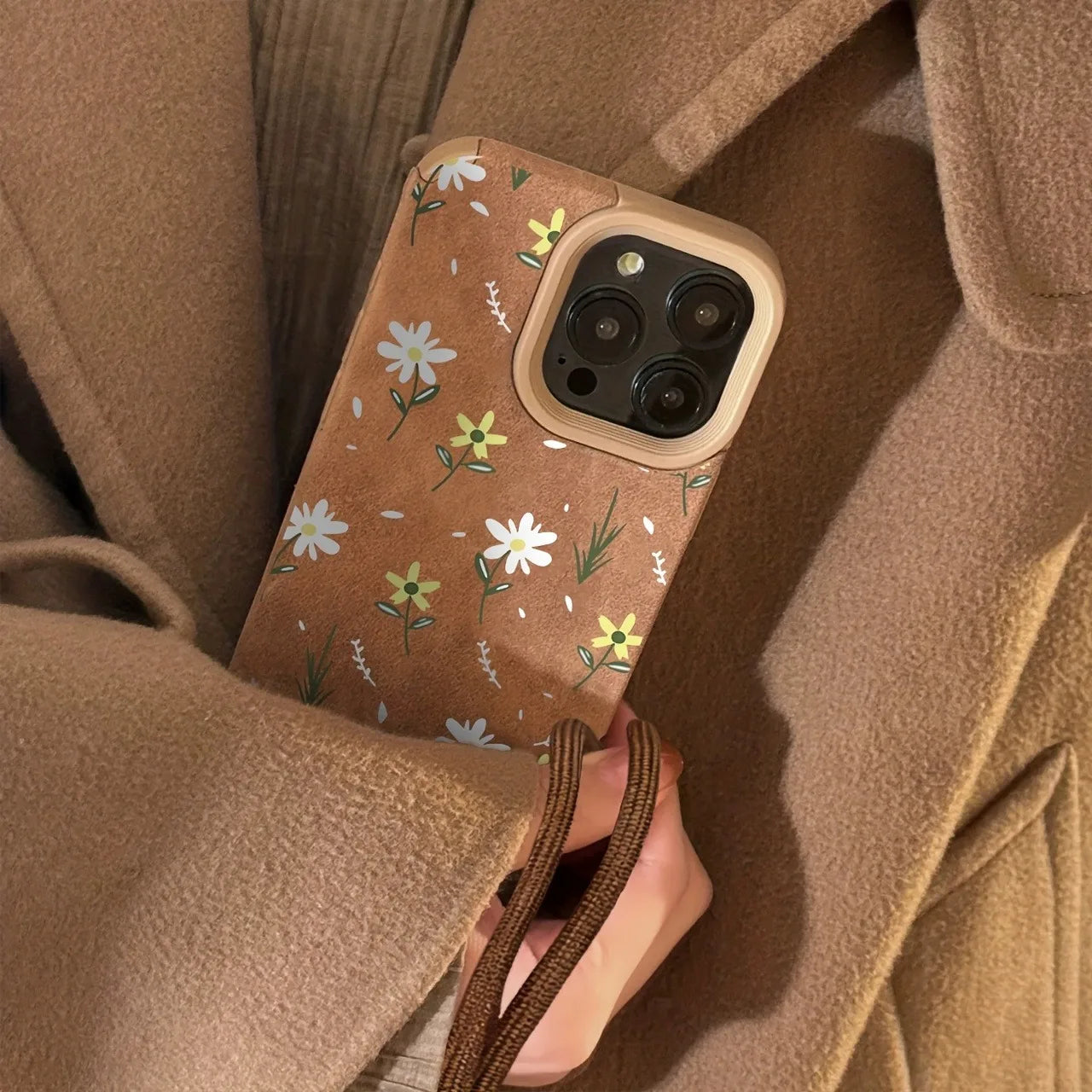 Capa para iPhone com Cordão, Estampa Floral em Couro Falso