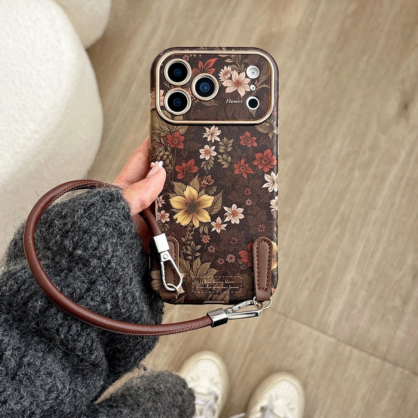Capa para Celular Retrô Floral em Couro para iPhone